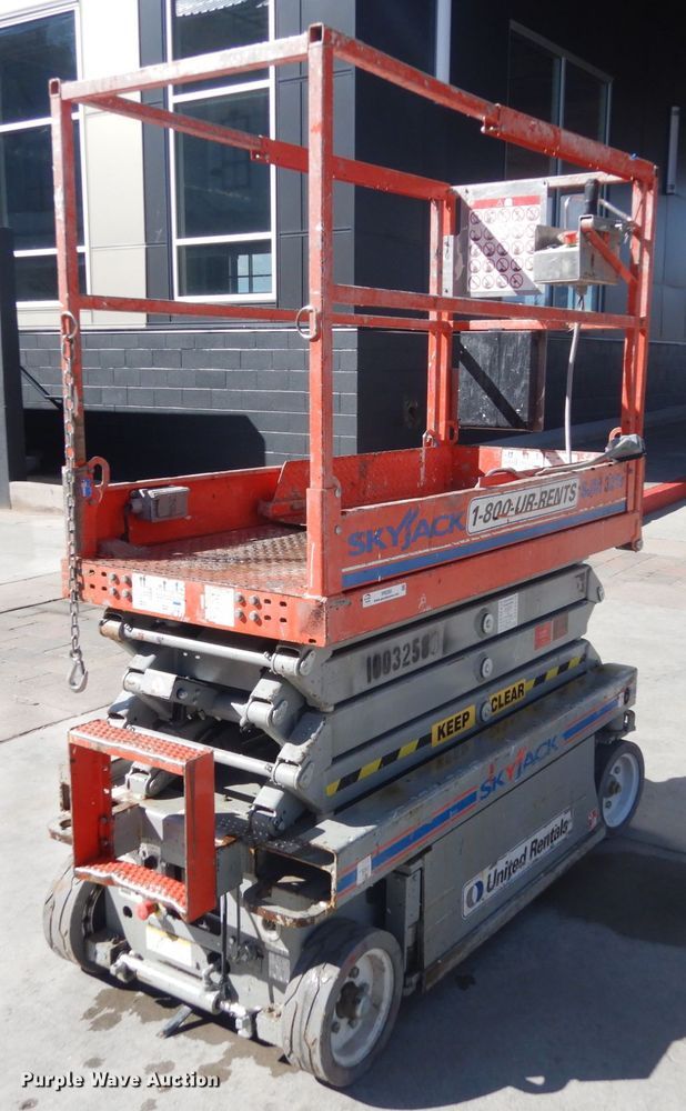 image for item IH9260 2012 Skyjack SJIII 3219  scissor lift