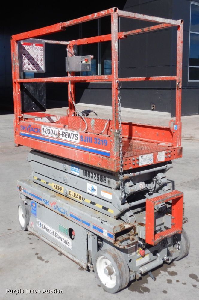 image for item IH9260 2012 Skyjack SJIII 3219  scissor lift