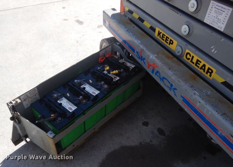 image for item IH9260 2012 Skyjack SJIII 3219  scissor lift