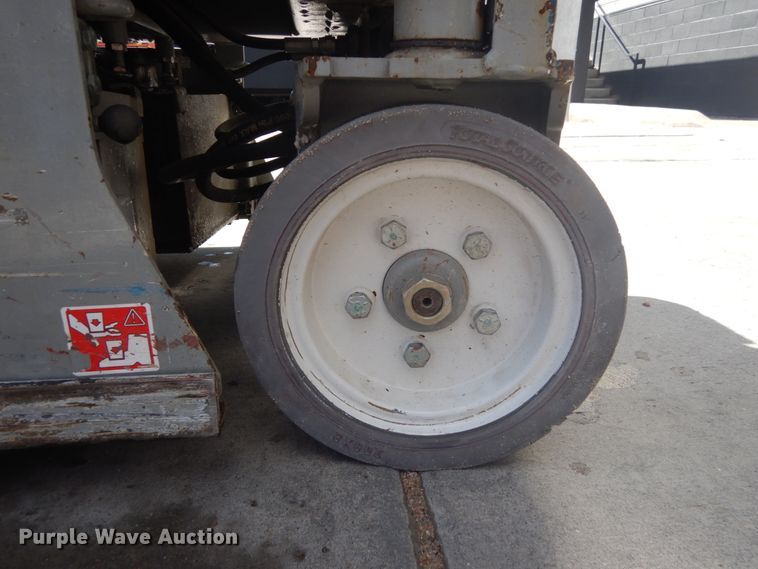 image for item IH9260 2012 Skyjack SJIII 3219  scissor lift