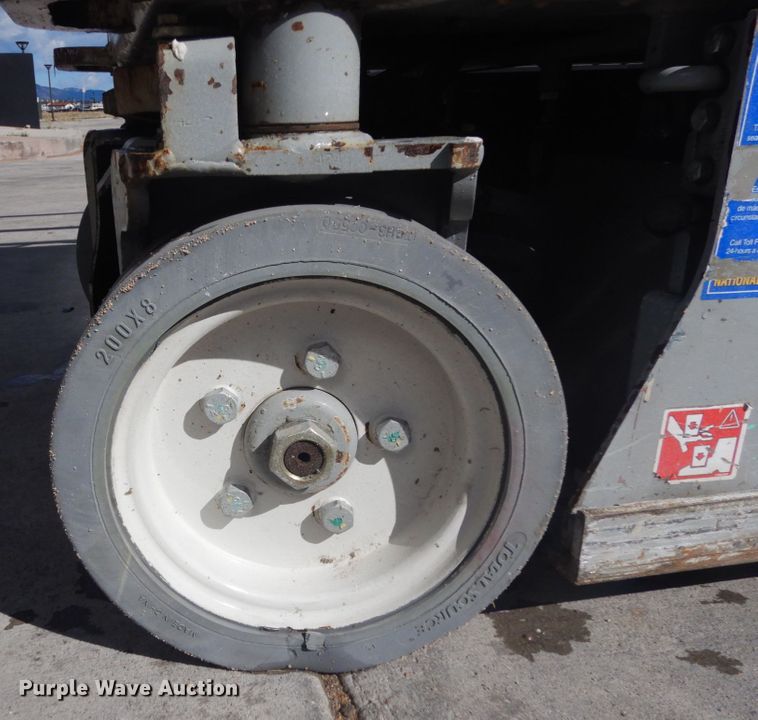 image for item IH9260 2012 Skyjack SJIII 3219  scissor lift