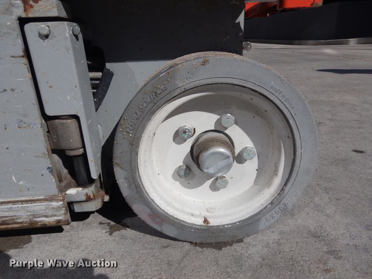 image for item IH9260 2012 Skyjack SJIII 3219  scissor lift