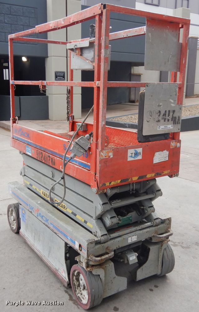 image for item IH9261 2012 Skyjack SJIII 3219  scissor lift