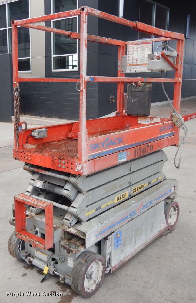 image for item IH9261 2012 Skyjack SJIII 3219  scissor lift