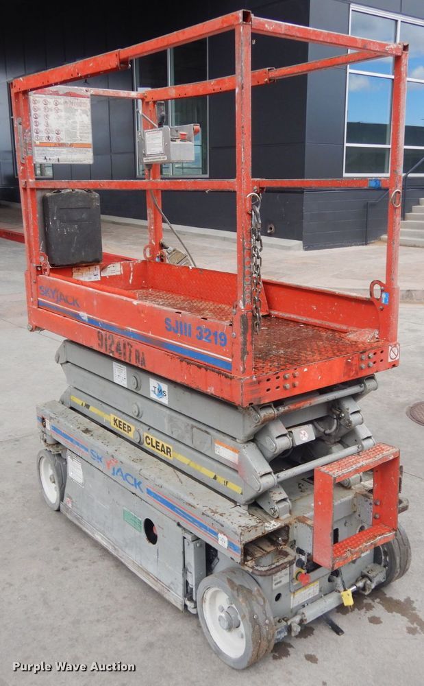 image for item IH9261 2012 Skyjack SJIII 3219  scissor lift