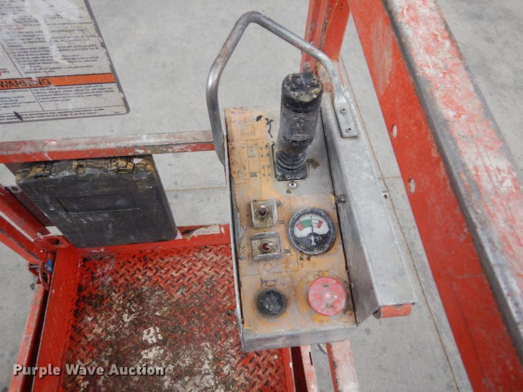 image for item IH9261 2012 Skyjack SJIII 3219  scissor lift