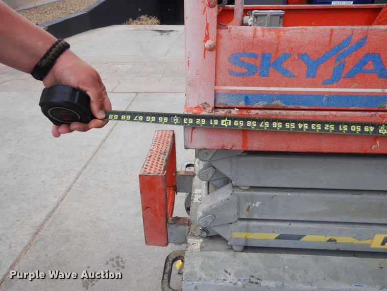 image for item IH9261 2012 Skyjack SJIII 3219  scissor lift
