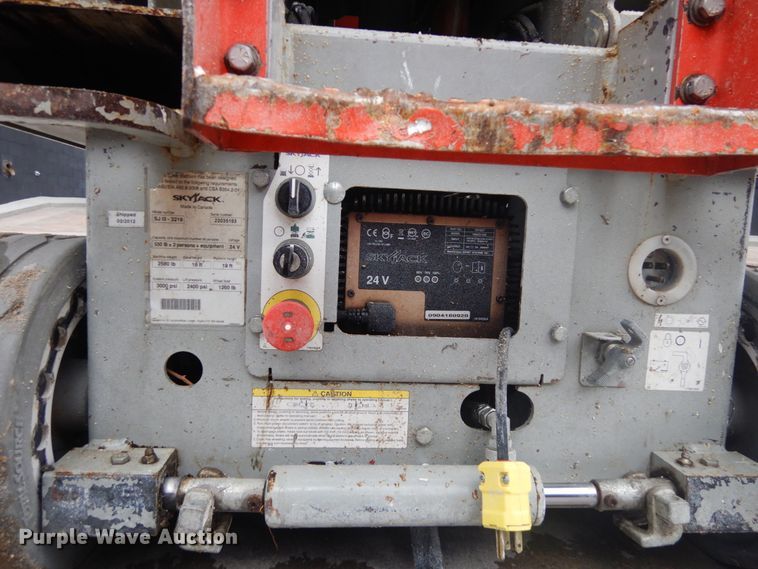 image for item IH9261 2012 Skyjack SJIII 3219  scissor lift