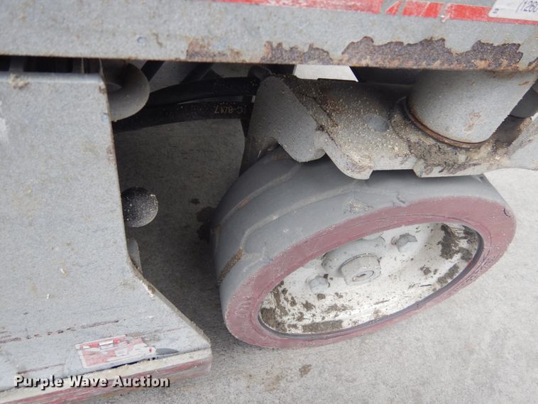 image for item IH9261 2012 Skyjack SJIII 3219  scissor lift