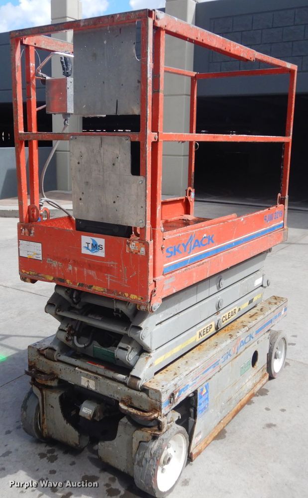 image for item IH9262 2012 Skyjack SJIII 3219  scissor lift