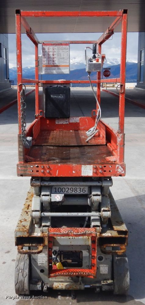 image for item IH9262 2012 Skyjack SJIII 3219  scissor lift