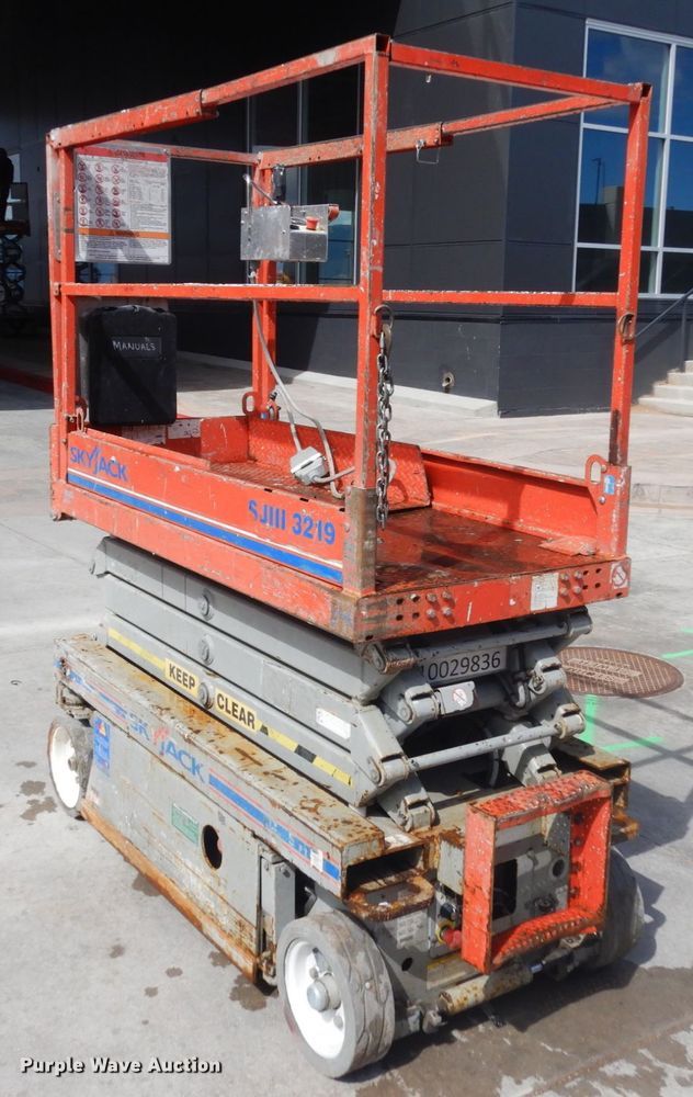 image for item IH9262 2012 Skyjack SJIII 3219  scissor lift