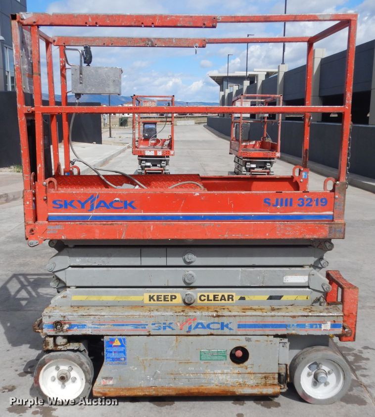 image for item IH9262 2012 Skyjack SJIII 3219  scissor lift