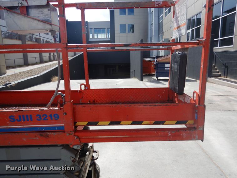 image for item IH9262 2012 Skyjack SJIII 3219  scissor lift