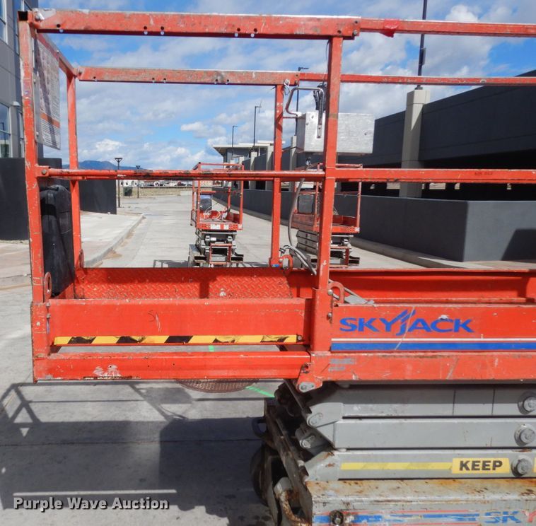 image for item IH9262 2012 Skyjack SJIII 3219  scissor lift