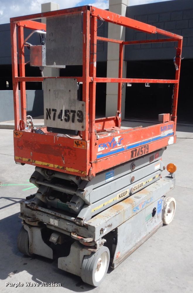 image for item IH9263 2012 Skyjack SJIII 3219  scissor lift
