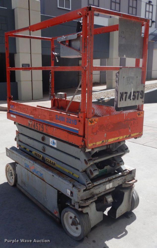 image for item IH9263 2012 Skyjack SJIII 3219  scissor lift