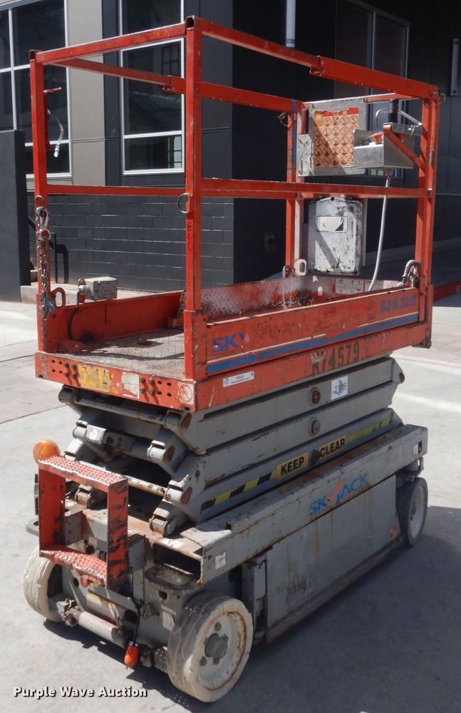 image for item IH9263 2012 Skyjack SJIII 3219  scissor lift