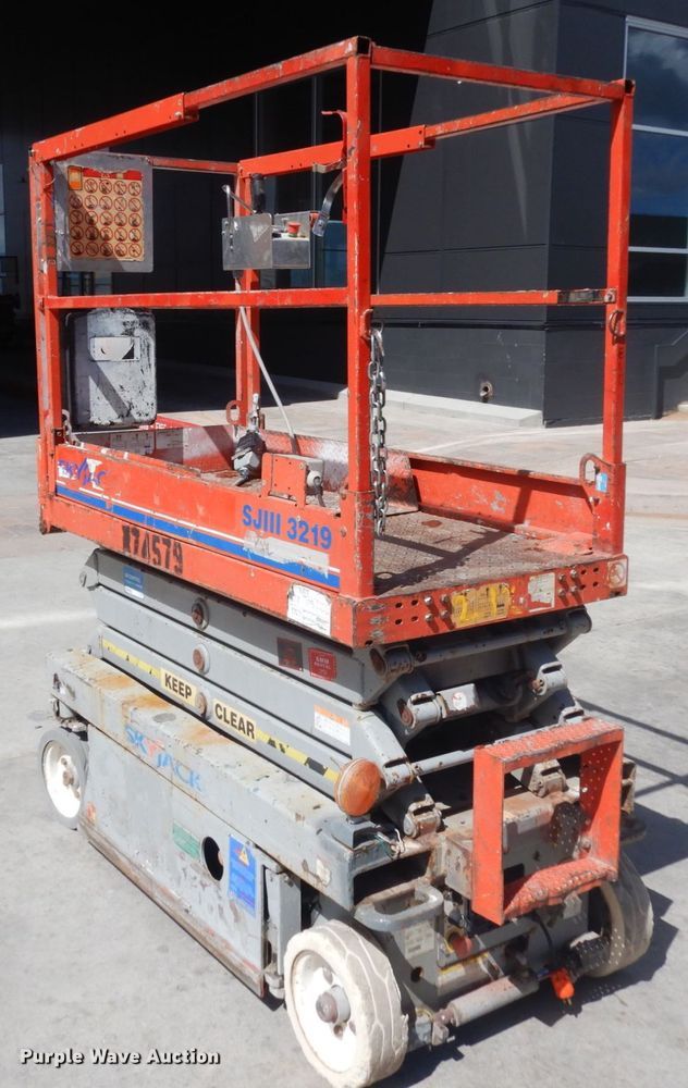 image for item IH9263 2012 Skyjack SJIII 3219  scissor lift