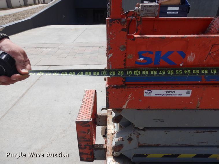 image for item IH9263 2012 Skyjack SJIII 3219  scissor lift