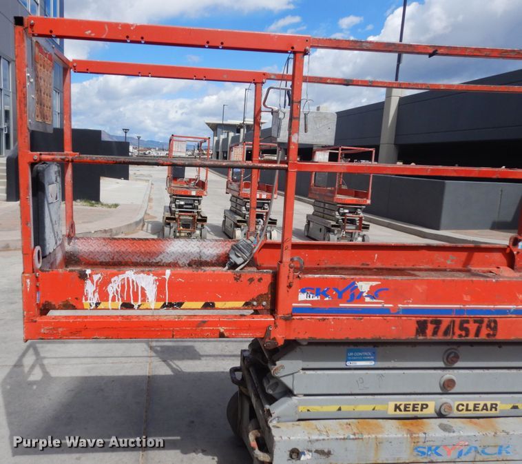 image for item IH9263 2012 Skyjack SJIII 3219  scissor lift