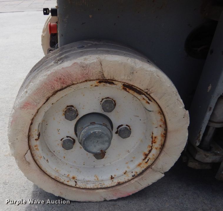 image for item IH9263 2012 Skyjack SJIII 3219  scissor lift