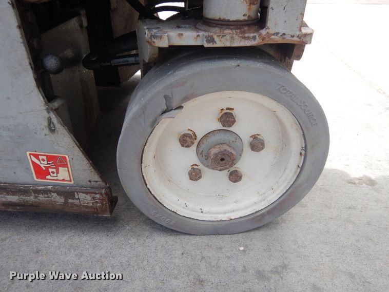 image for item IH9263 2012 Skyjack SJIII 3219  scissor lift