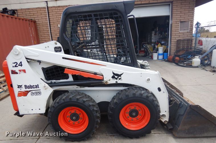 image for item IH9264 2014 Bobcat S450  skid steer loader