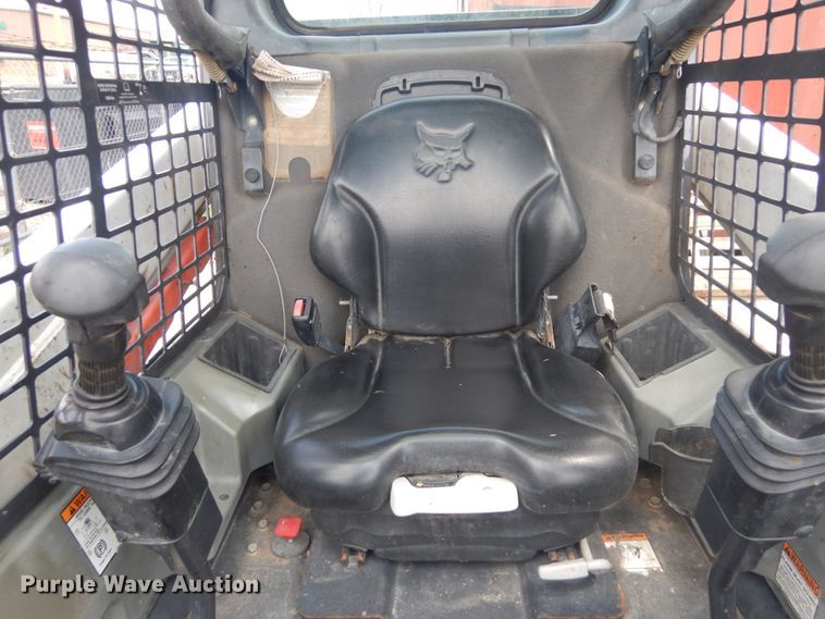 image for item IH9264 2014 Bobcat S450  skid steer loader