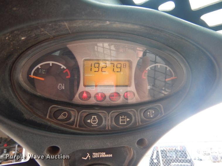 image for item IH9264 2014 Bobcat S450  skid steer loader