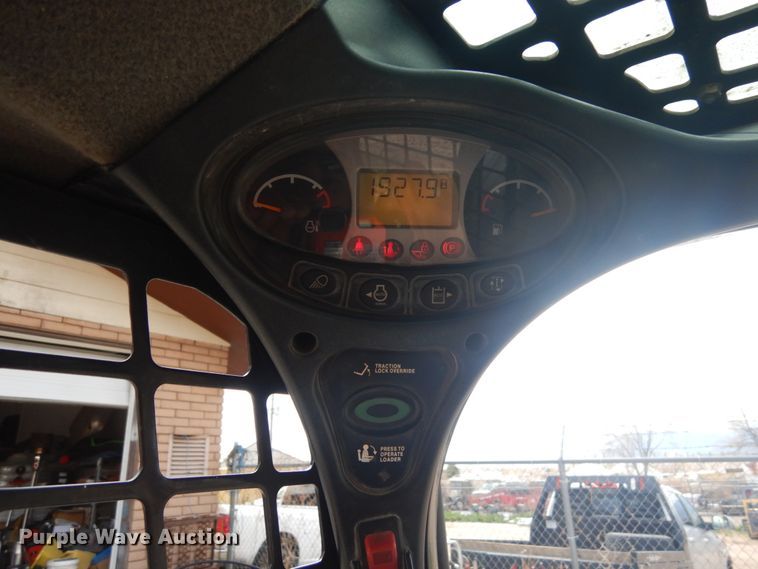 image for item IH9264 2014 Bobcat S450  skid steer loader