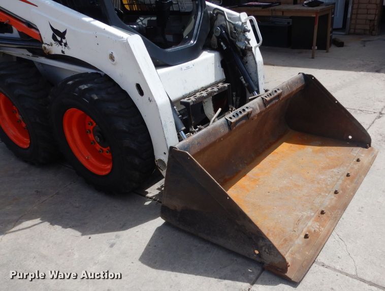 image for item IH9264 2014 Bobcat S450  skid steer loader