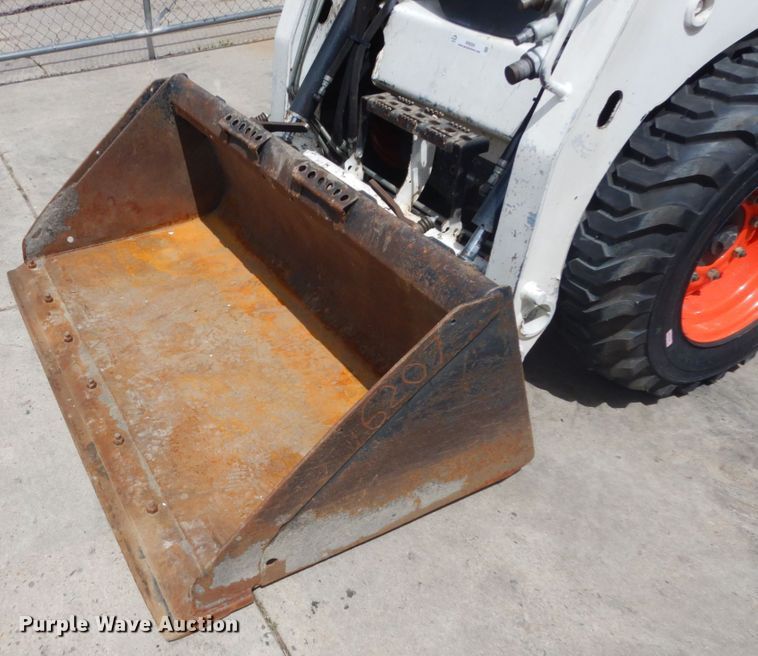 image for item IH9264 2014 Bobcat S450  skid steer loader