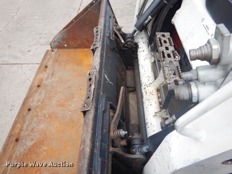 image for item IH9264 2014 Bobcat S450  skid steer loader