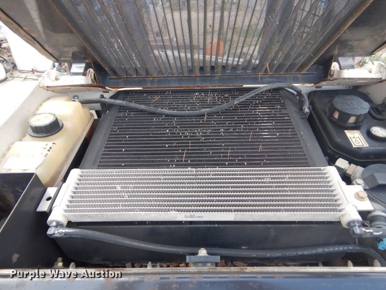 image for item IH9264 2014 Bobcat S450  skid steer loader