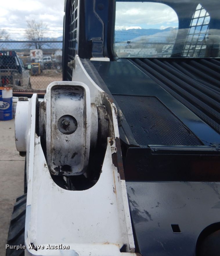 image for item IH9264 2014 Bobcat S450  skid steer loader