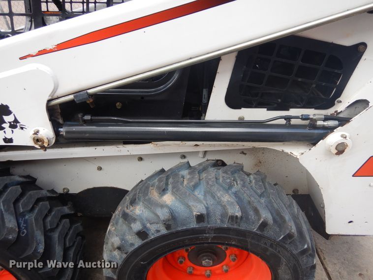 image for item IH9264 2014 Bobcat S450  skid steer loader