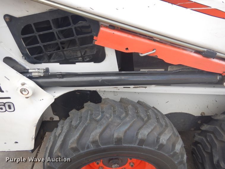 image for item IH9264 2014 Bobcat S450  skid steer loader