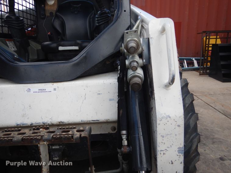 image for item IH9264 2014 Bobcat S450  skid steer loader