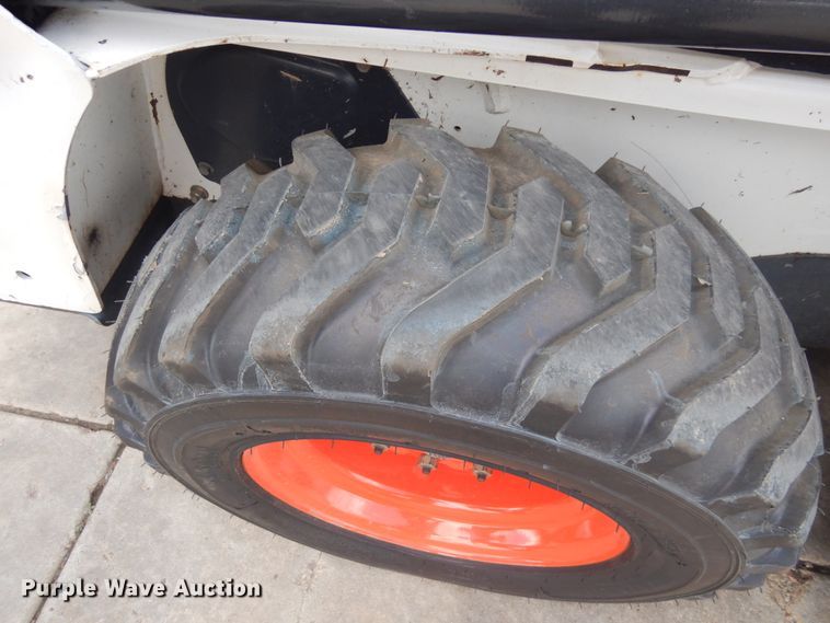 image for item IH9264 2014 Bobcat S450  skid steer loader