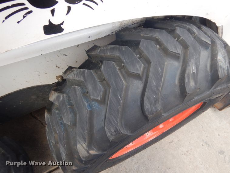 image for item IH9264 2014 Bobcat S450  skid steer loader