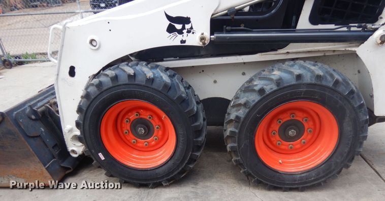 image for item IH9264 2014 Bobcat S450  skid steer loader