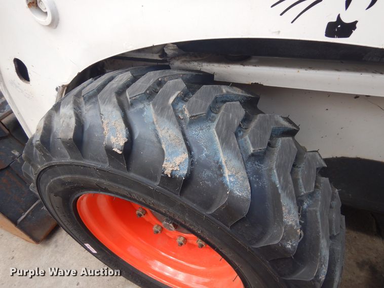 image for item IH9264 2014 Bobcat S450  skid steer loader