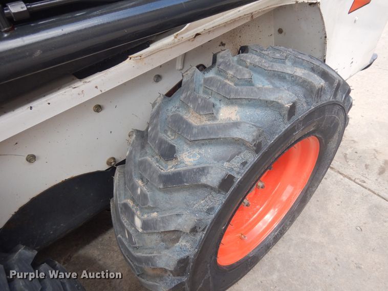 image for item IH9264 2014 Bobcat S450  skid steer loader