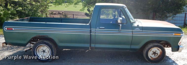 image for item IL9301 1979 Ford F150  pickup truck