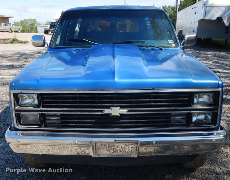 image for item IL9302 1983 Chevrolet C20 Suburban  SUV