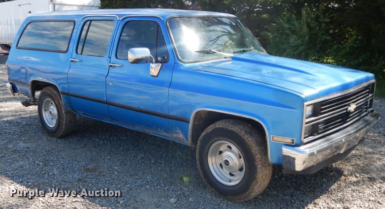 image for item IL9302 1983 Chevrolet C20 Suburban  SUV