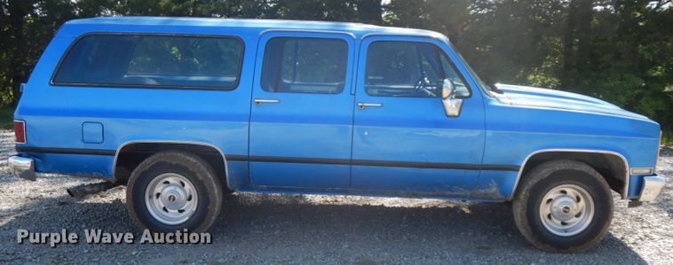 image for item IL9302 1983 Chevrolet C20 Suburban  SUV