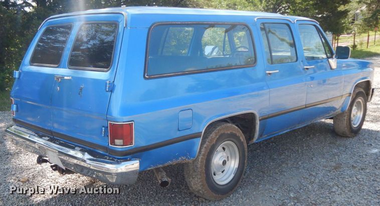 image for item IL9302 1983 Chevrolet C20 Suburban  SUV