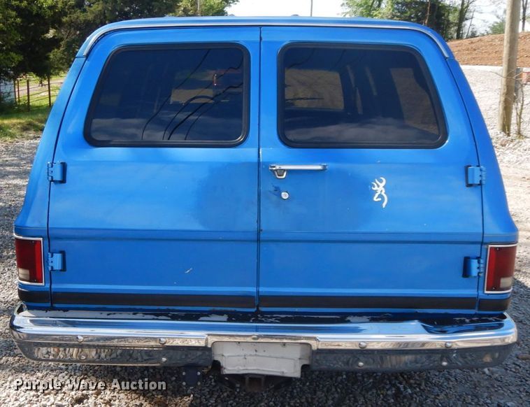 image for item IL9302 1983 Chevrolet C20 Suburban  SUV